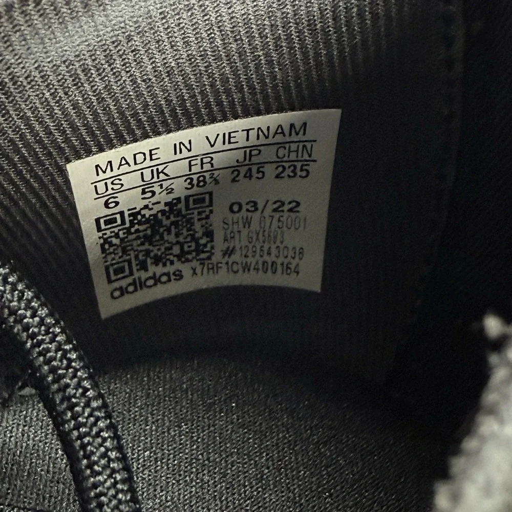 Adidas NMD R1 V3 Black Youth‎ Size 6 Women's Size 7.5 Sneakers Running GX5683